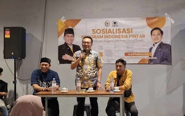 Foto Sosialisasi Program Indonesia Pintar  (PIP) oleh Legislator Partai Golkar yang dilakukan oleh Wakil Ketua DPRD Surabaya Arif Fathoni. (Foto: Dok. Tim Fathoni)