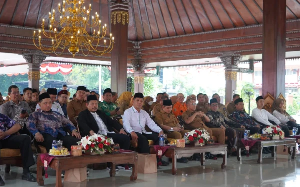 Foto para undangan yang hadir pada penandatanganan MOU Pemkab Mojokerto kejasama  dengan STIES Riyadlul Jannah (foto : humas STIES Riyadlul Jannah)