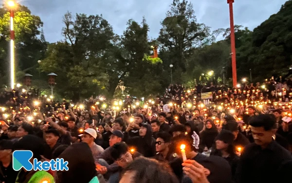 Foto Aksi solidaritas di Alun-alun Merdeka Kota Malang. (Foto: Lutfia/Ketik)