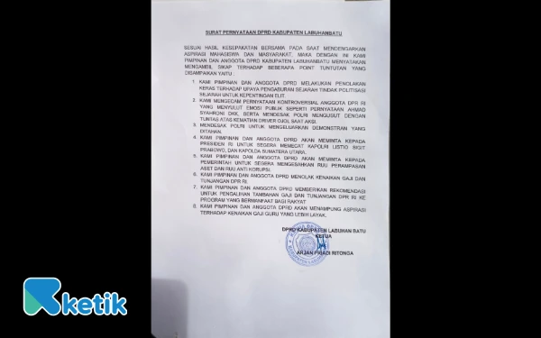 Foto Surat pernyataan DPRD Labuhanbatu yang meminta agar Prabowo memecat Kapolri, Jenderal Listyo Sigit Prabowo. (Foto: Joko/Ketik)