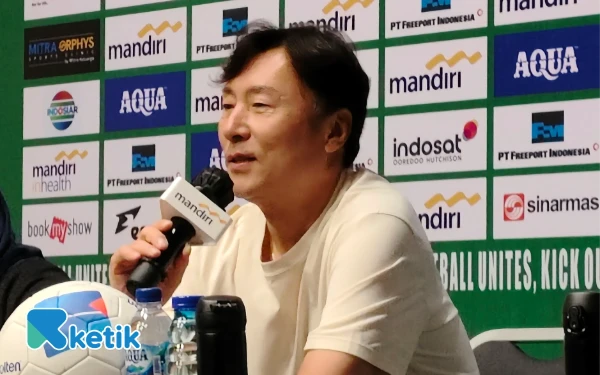 Foto Pelatih Laos Ha Hyeok Jun saat menghadiri konferensi pers, Selasa, 2 September 2025. (Foto: Fitra/Ketik)