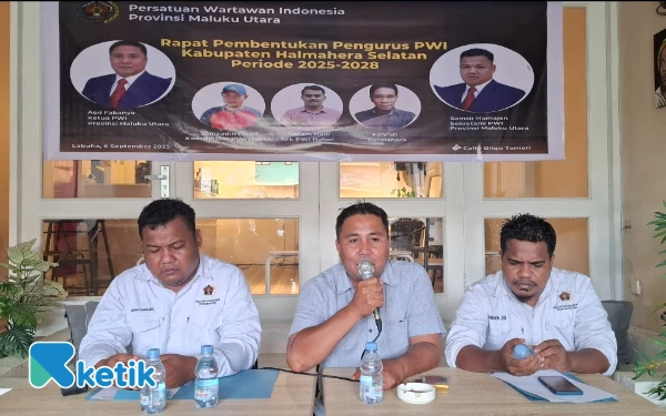 Foto Ketua PWI Maluku Utara Asri Fabanyo saat menyampaikan sambutan (Foto: Mursal/Ketik)