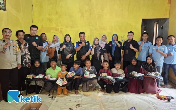 Foto LSM KSB bersama masyarakat.