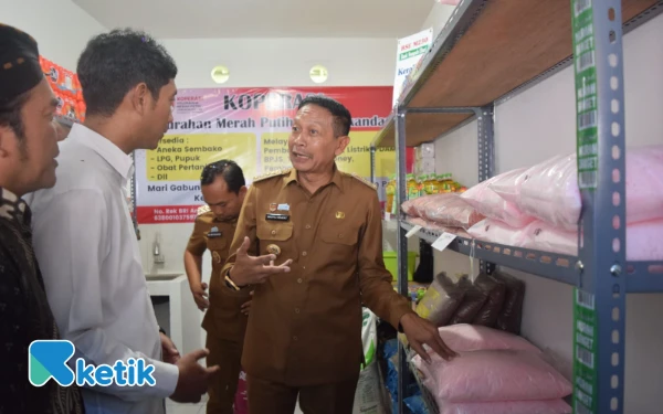 Foto Wali Kota Malang Wahyu Hidayat meninjau Koperasi Kelurahan Merah Putih (KKMP) Cemorokandang, di Graha Ketik, Jalan Halim Perdanakusuma Nomor 1 Kota Malang, Selasa, 9 September 2025. (Foto: Ketik)