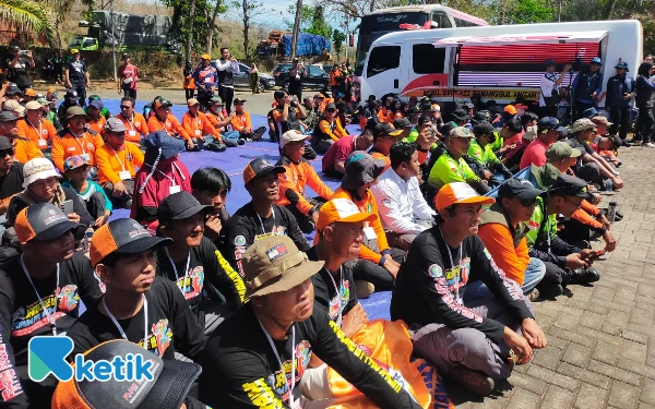 Foto Para relawan peserta Jambore FPRB ke3 sangat antusias mendengarkan paparan dari panitia. (foto : Edy for ketik)