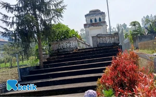 Foto ‎Makam Dinger di Desa Tulungrejo kecamatan Bumiaji Kota (Foto: Sholeh/Ketik)

‎