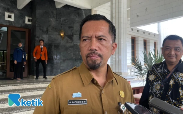Foto Plh Ketua DLH Kota Malang, Gamaliel Raymond Hatigoran menjelaskan Kota Malang Ijo Royo-Royo. (Foto: Lutfia/Ketik)