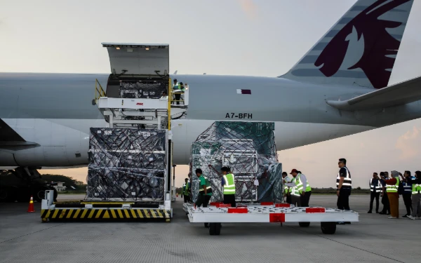 Foto Kedatangan logistik MotoGP di Bandara Internasional Lombok pada edisi 2024 lalu. (Foto: MGPA)