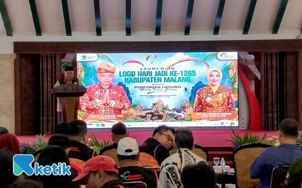 Foto Bupati Malang Sanusi saat meresmikan Logo Hari Jadi ke-1264 Kabupaten Malang. (Foto: Binar Gumilang/Ketik)