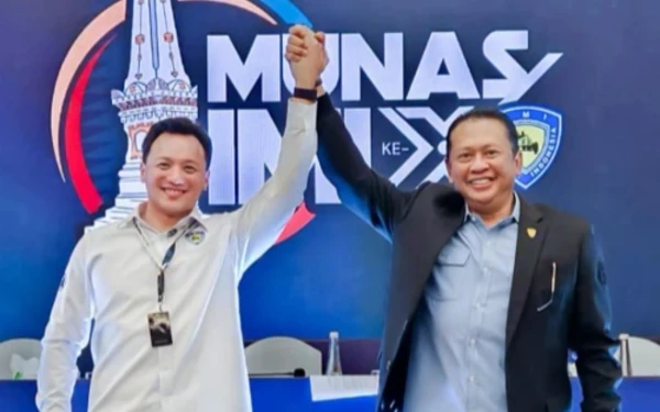 Foto Ketum IMI 2025-2023 Moreno Soeprapto dan Ketum sebelumnya Bambang Soesatyo pada Munas IMI X di Yogyakarta, 20 September 2025. (Foto: IG Bamsoet)