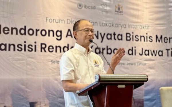 Foto Ketua Umum Kadin Jawa Timur, Adik Dwi Putranto saat memaparkan transisi menuju ekonomi hijau. (Foto: Kadin Jatim for Ketik.com)