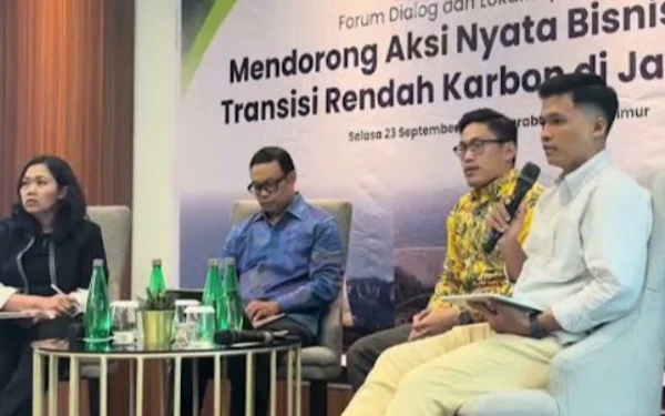 Foto Narasumber Aloysius Wiratmo dari IBCSD, Hendri Yulius Wijaya, konsultan ESG, danMuhammad Reza, analis riset Net Zero dari WRI Indonesia. (Foto: Kadin Jatim for Ketik.com)