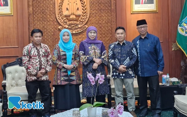 Foto Gubernur Jatim Khofifah Indar Parawansa menerima kunjungan pimpinan UIN Malang di Gedung Negara Grahadi, Surabaya. (Foto: Naufal/Ketik)