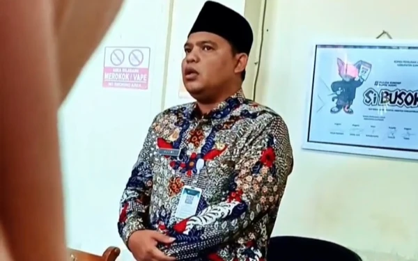 Foto Khusuk membaca barzanji ( foto : Prokopim for KETIK )