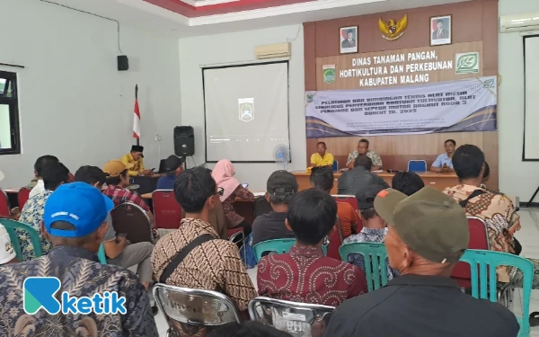 Foto Bimtek bantuan alsintan yang digelar DTPHP Kabupaten Malang. (Foto: Binar Gumilang/Ketik)