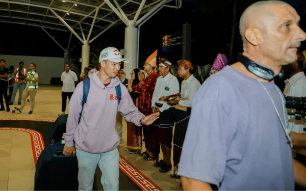 Foto Kedatangan Somkiat Chantra pembalap MotoGP LCR Honda di Bandara Internasional Zainuddin Abdul Madjid (BIZAM) Lombok, 29 September 2025. (Foto: MGPA)