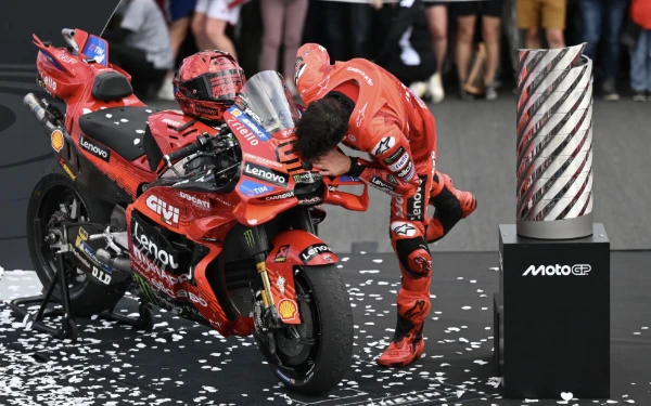 Foto Marc Marquez merayakan gelar juara dunia MotoGP 2025 di Jepang, 28 September 2025. (Foto: MotoGP.com)