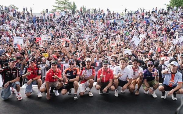 Foto Suasana Kota Mataram pada Rabu (1/10/2025) ketika para pembalap MotoGP mengikuti Riders Parade. (Foto: MGPA)