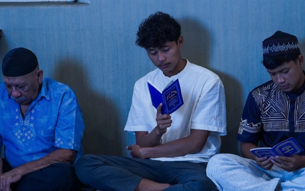 Foto Punggawa Arema Academy juga terlihat membacakan Surat Yasin dan Tahlil (Media Officer Arema FC)
