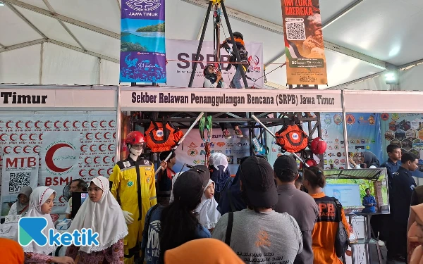Foto Demo evakuasi penanganan  di ruangan terbatas cukup menarik pengunjung pameran Bulan PRB 2025. (foto: Sutejo/Ketik)