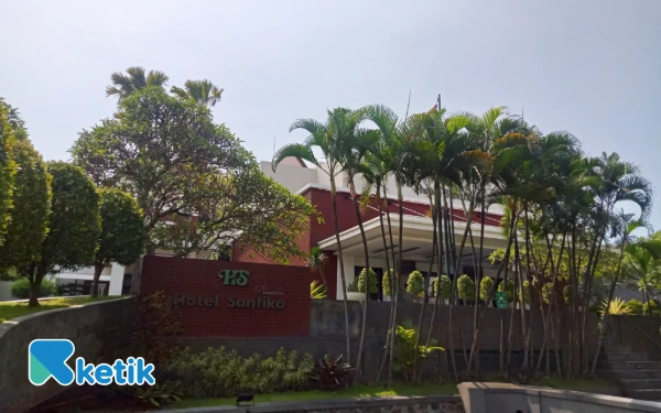 Foto Keindahan Hotel Santika Premiere Malang dari depan. (Foto: Aliyah/Ketik)