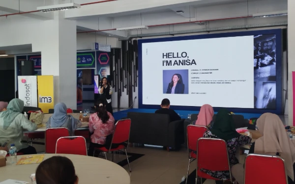Foto Narasumber memberikan materi ke UMKM Kota Malang di Gedung MCC (Aris ketik)