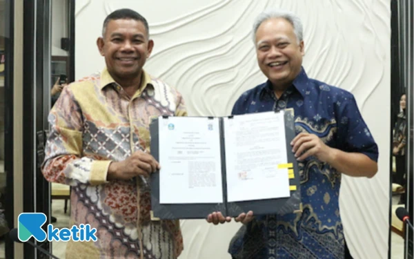 Foto Sekda Halsel Safiun Radjulan dan Sekda Kota Surabaya Lilik Arijanto (Foto: Humas DPMPTSP Halsel For Ketik)
