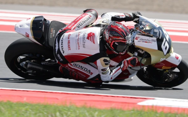 Foto Rider Moto2 Indonesia Mario Aji pada sesi FP1 GP Indonesia di Sirkuit Mandalika, 3 Oktober 2025. (Foto: HTA)