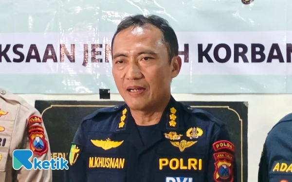 Foto Kabid Dokkes Polda Jatim, Kombes Pol. Khusnan Marzuki saat konferensi pers, Jumat, 3 Oktober 2025. (Foto: Fitra/Ketik)