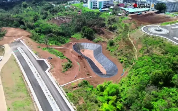 Foto Kampus tiga UIN Malang yang dilengkapi danau buatan (Humas UIN Malang)