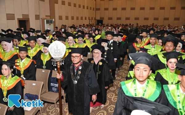 Foto Wisuda ke-45 IKIP PGRI Bojonegoro