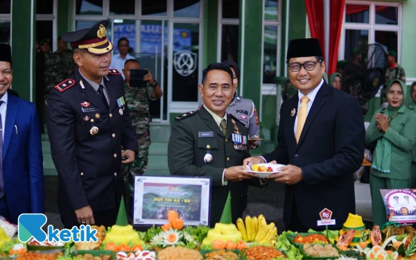 Foto Wakil Wali Kota Langsa Muhammad Haikal Alfisyahrin, S.T., Saat Menghadiri Upacara HUT TNI di Lapangan Makodim 0104/Aceh Timur, Minggu 5 Oktober 2025