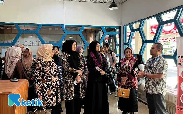 Foto Peninjauan Ruang Pameran yang akan dilaksanakan di EJSC Bakorwil III Malang. (Foto: Lutfia/Ketik)