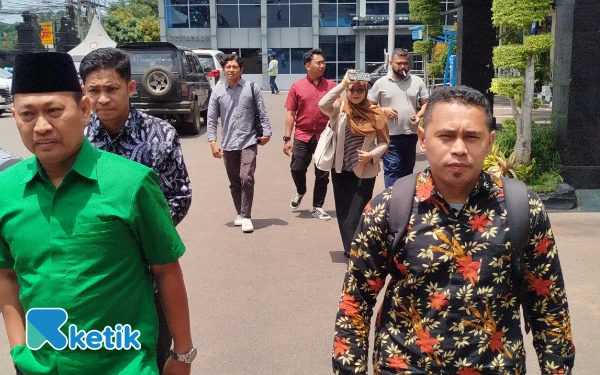 Foto Sahara dan kuasa hukumnya saat laporan ke Polresta Malang Kota (Aris ketik)
