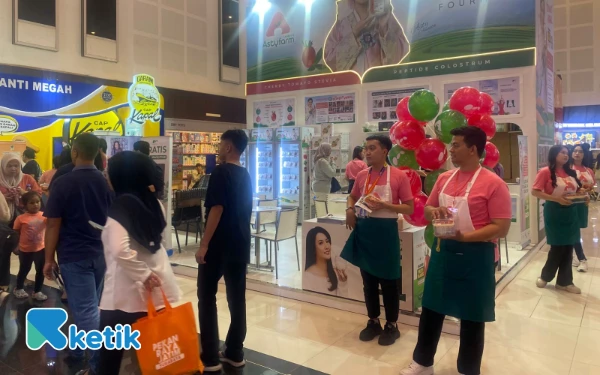 Foto Tingginya antusias pengunjung di PRJ Surabaya 2025. (Foto: Shinta Miranda/Ketik)