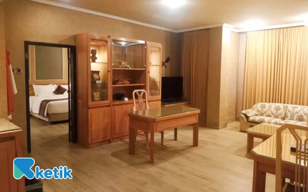 Foto Suasana kamar tipe Eksekutif yang bertema Panglima di Regent's Park Hotel Malang. (Foto: Aliyah/Ketik)