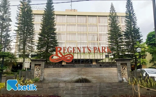 Foto Keindahan Regent's Park Hotel Malang dari depan. (Foto: Aliyah/Ketik)