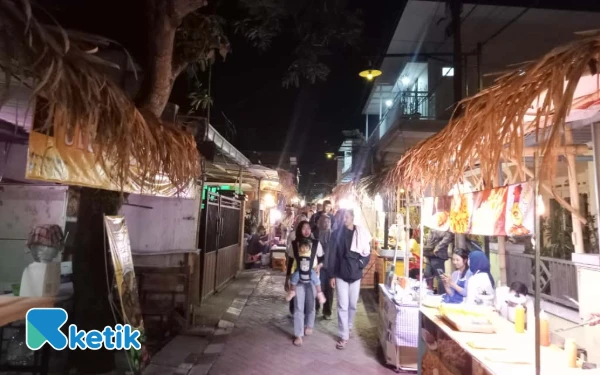 Foto View Kampung Cempluk di Malam Hari. (Foto: Aliyah/Ketik)