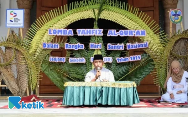 Foto Kabid Pembinaan SD Dinas Pendidikan Pacitan, Wahyono, membuka Lomba Tahfiz Al-Qur’an tingkat SD se-Kabupaten Pacitan di Masjid Agung Darul Falah, Jumat (10/10/2025). (Foto: Al Ahmadi/Ketik)
