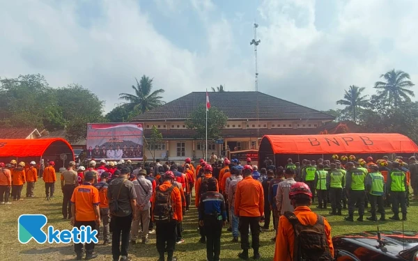 Foto Apel Siaga ini menunjukkan komitmen penuh dalam memastikan kesiapan sumber daya manusia dan peralatan untuk mitigasi bencana erupsi Merapi 2025. (Foto: Fajar Rianto/Ketik)