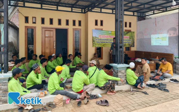 Foto Suasana para petani mengikuti pelatihan yang dilaksanakan Dinas Pertanian dan Ketahanan Pangan Situbondo, Rabu 8 Oktober 2025 (Foto: Adinda Octaviani/ketik)