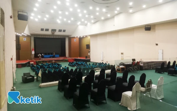 Foto View Ballroom yang luas di Tychi Hotel Malang. (Foto: Aliyah/Ketik)