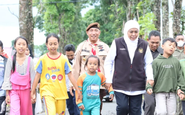 Foto Ketua Kwarda Jatim HM Arum Sabil dengan Gubernur Jatim Khofifah Indar Parawansa. (Foto: Dok. Kwarda Jatim)