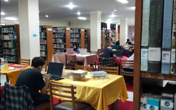 Foto Suasana di dalam Perpustakaan Universitas Brawijaya (Aris / ketik)