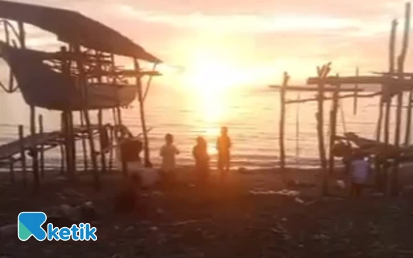 Foto Tampak terlihat Anak-anak Obi,  Simbol doa dan ketenangan — rakyat Obi tetap tabah menunggu keadilan datang.
