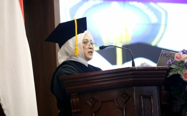 Foto Orasi ilmiah Nur Khusniyah Indrawati pada pengukuhan guru besar Universitas Brawijaya (Humas UB)