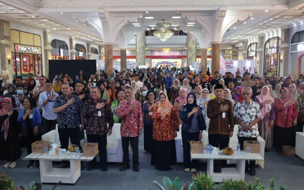 Foto Peserta yang hadir saat peluncuran Gerakan Ibu Hamil (Bumil) Sehat, sebuah inisiatif komprehensif untuk menekan Angka Kematian Ibu (AKI) dan Angka Kematian Bayi (AKB). (Foto: Dinkes Sleman for Ketik)