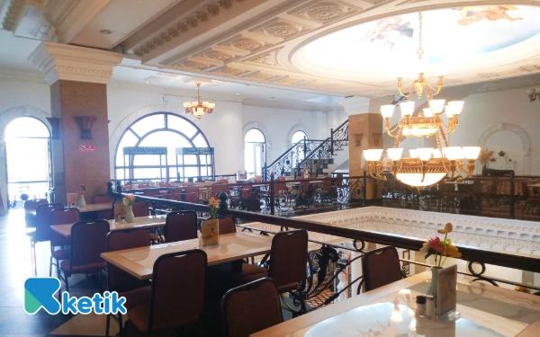 Foto View restoran di Grand Palace Hotel Malang. (Foto: Aliyah/Ketik)