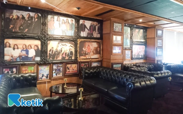Foto Interior tematik Dewa 19 Sky Lounge Malang. (Foto: Aliyah/Ketik)