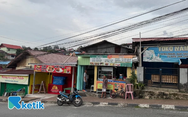 Foto Warung Nasi Kuning legendaris di Balikpapan milik Mak Kas, warga asli Sawojajar Kota Malang yang sukses merantau di Kalimantan Timur. (Foto: Dok. Ketik.com)